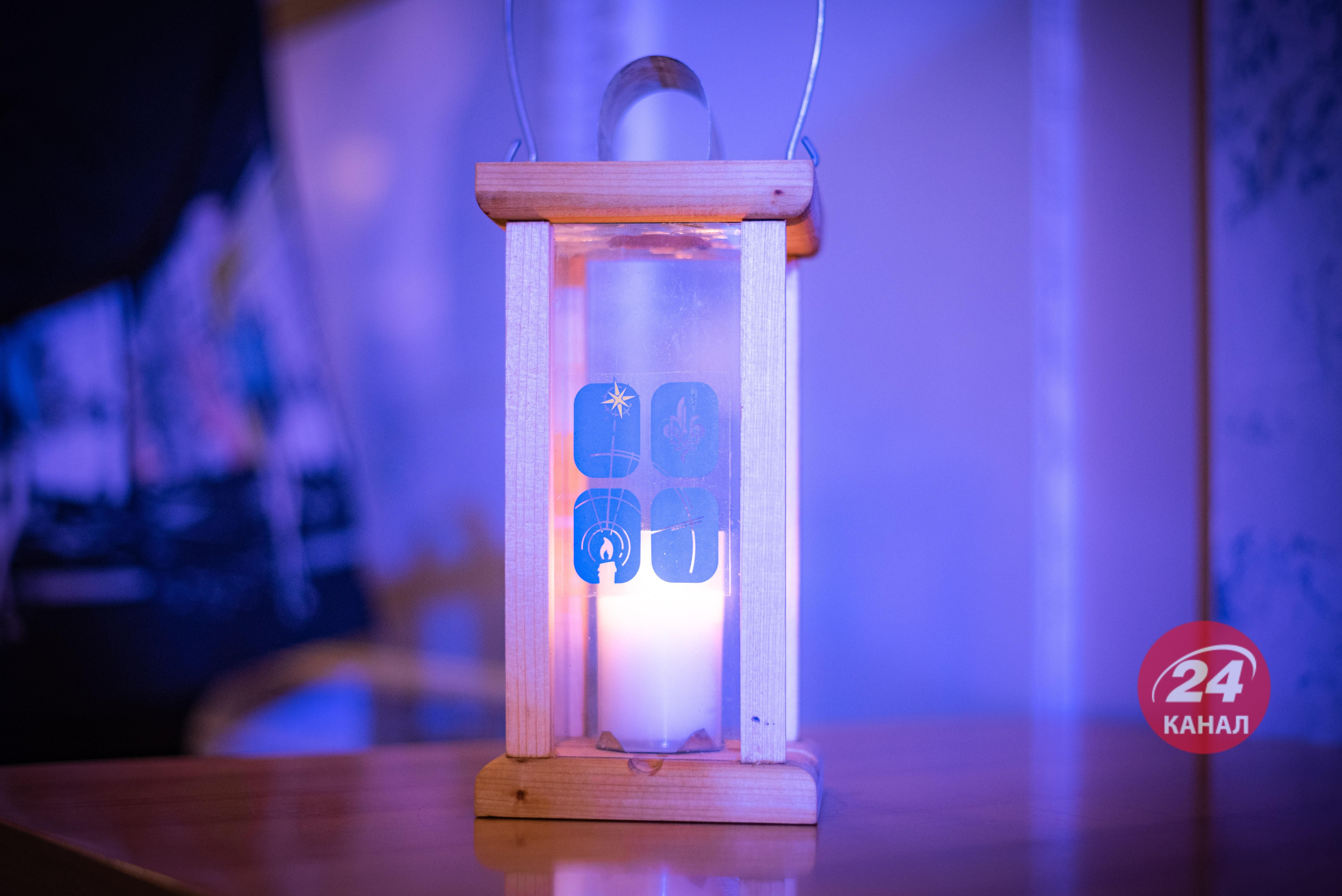 Пластуны передали Вифлеемский огонь Верховной Раде: яркие фото и видео Пластуны передали Вифлеемский огонь Верховной Раде: яркие фото и видео