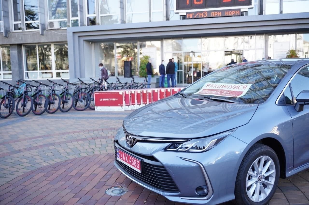 В Виннице мэрия разыграла автомобиль среди вакцинированных: выиграл 22-летний сын судьи В Виннице мэрия разыграла автомобиль среди вакцинированных: выиграл 22-летний сын судьи