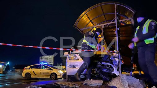 Пьяный прокурор на Lexus снес остановку в Кривом Роге: фото и видео с места ДТП