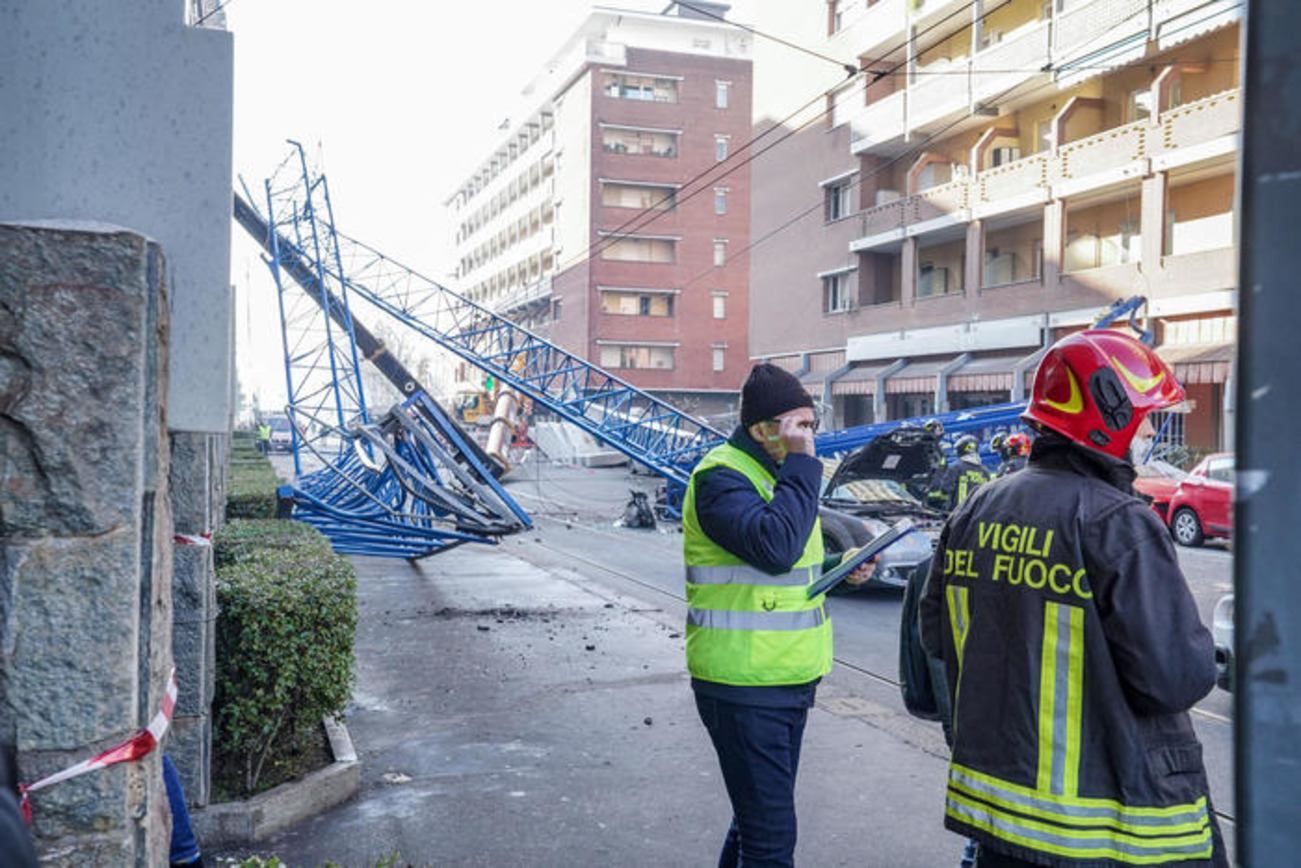 В Італії впав будівельний кран: робітники загинули миттєво – моторошні фото - 24 Канал