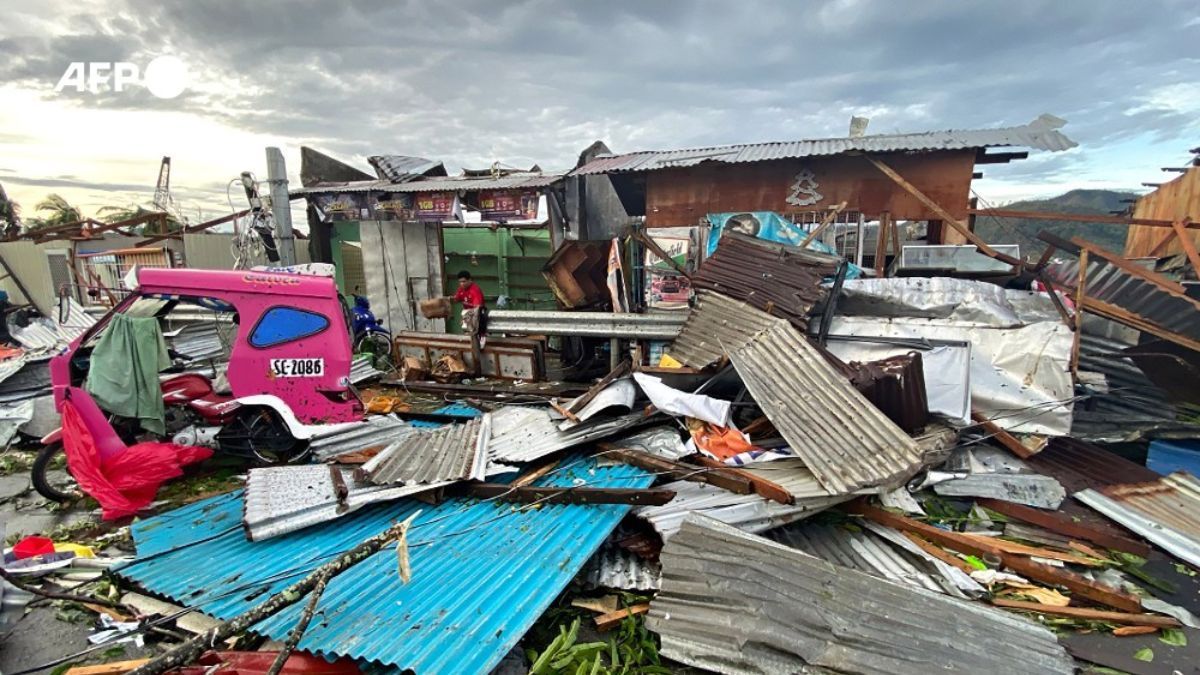На Филиппинах бушует супертайфун: по меньшей мере 75 жертв