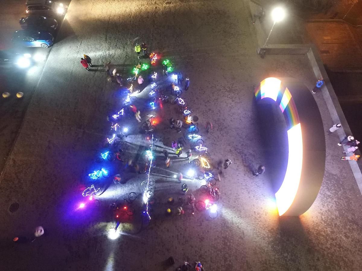 Ялинка із двоколісних: велосипедисти долучились до незвичайної акції у Запоріжжі - Новини Запоріжжя - 24 Канал Ялинка із двоколісних: велосипедисти долучились до незвичайної акції у Запоріжжі - Новини Запоріжжя - 24 Канал