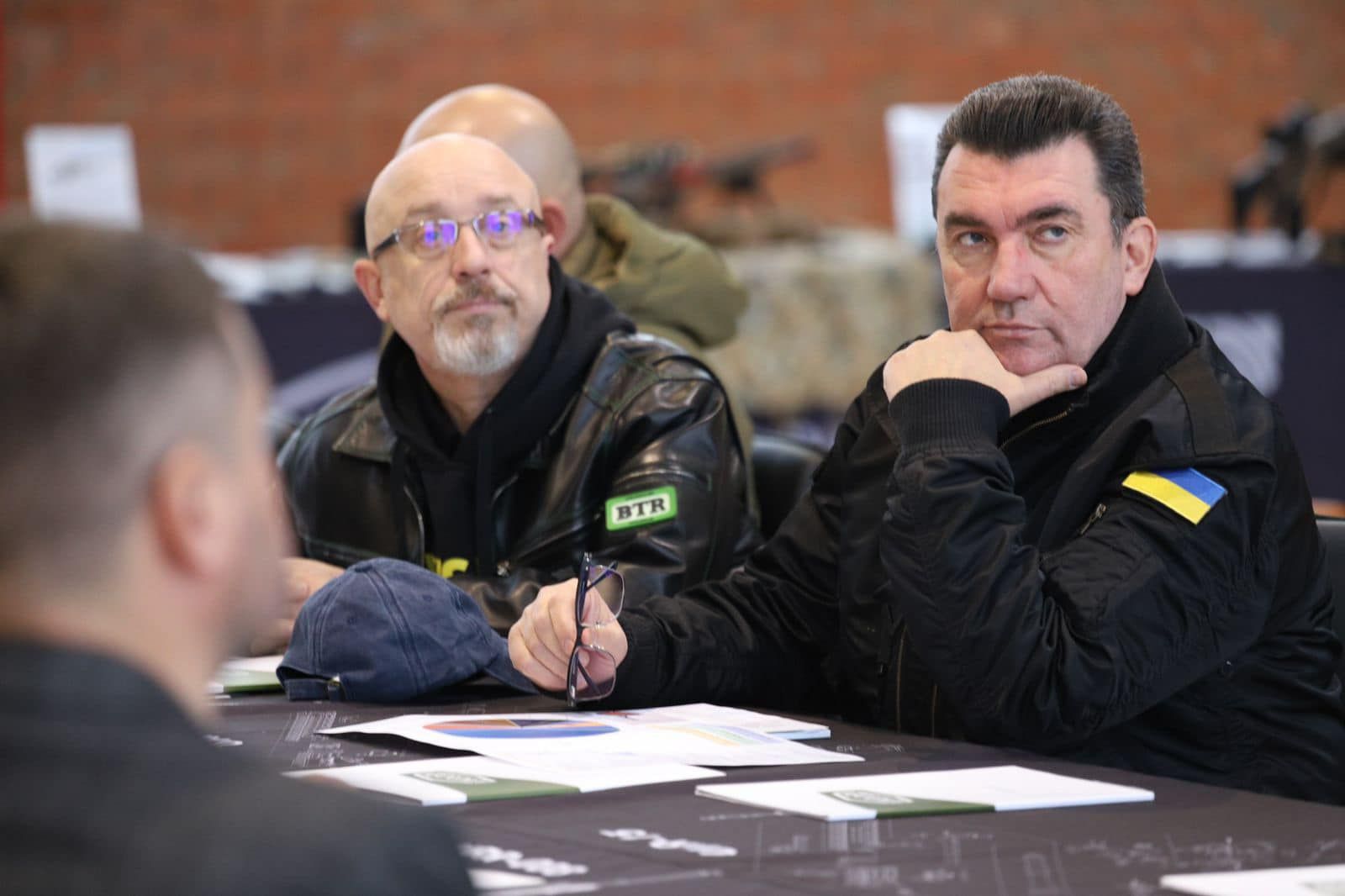 Зброя має бути і зброї буде достатньо, – Данілов про "час Х" та зустріч "зелених чоловічків" - Новини Росії і України - 24 Канал Зброя має бути і зброї буде достатньо, – Данілов про "час Х" та зустріч "зелених чоловічків" - Новини Росії і України - 24 Канал