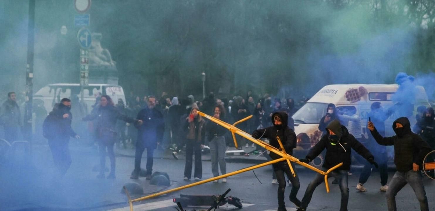 В Брюсселе митинг антивакцинаторов перерос в беспорядки: десятки задержанных