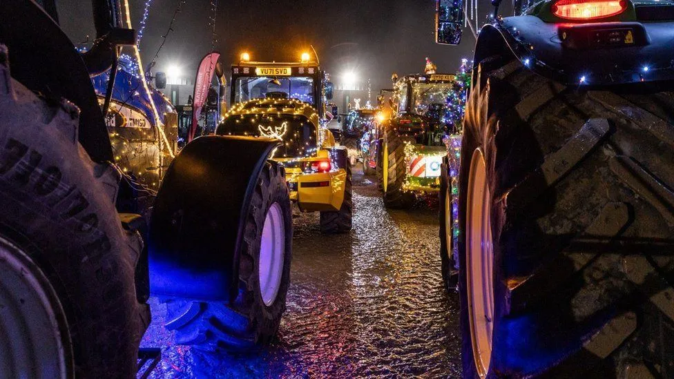 різдвяний парад тракторів