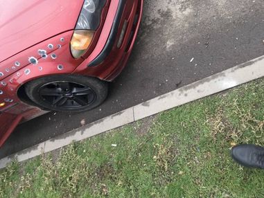 В Днепре в BMW нашли кучу оружия, бронежилет и погоны: фото с места происшествия