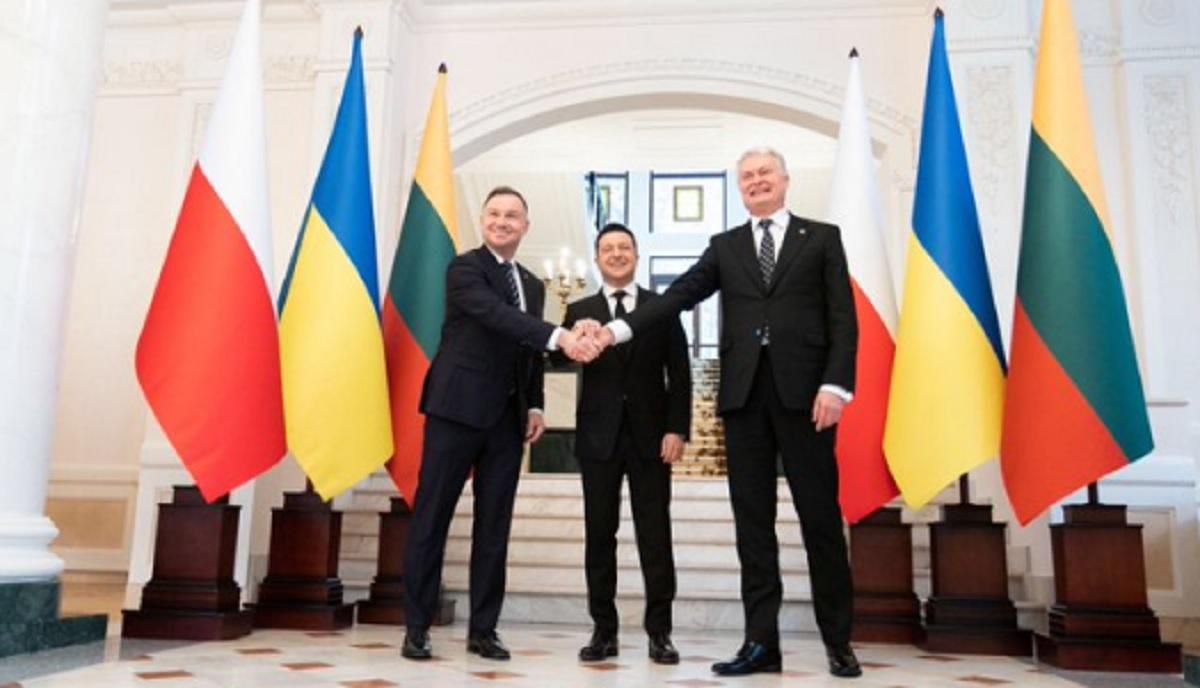 Посреди заснеженных Карпат: Зеленский встретился с президентами Польши и Литвы Посреди заснеженных Карпат: Зеленский встретился с президентами Польши и Литвы