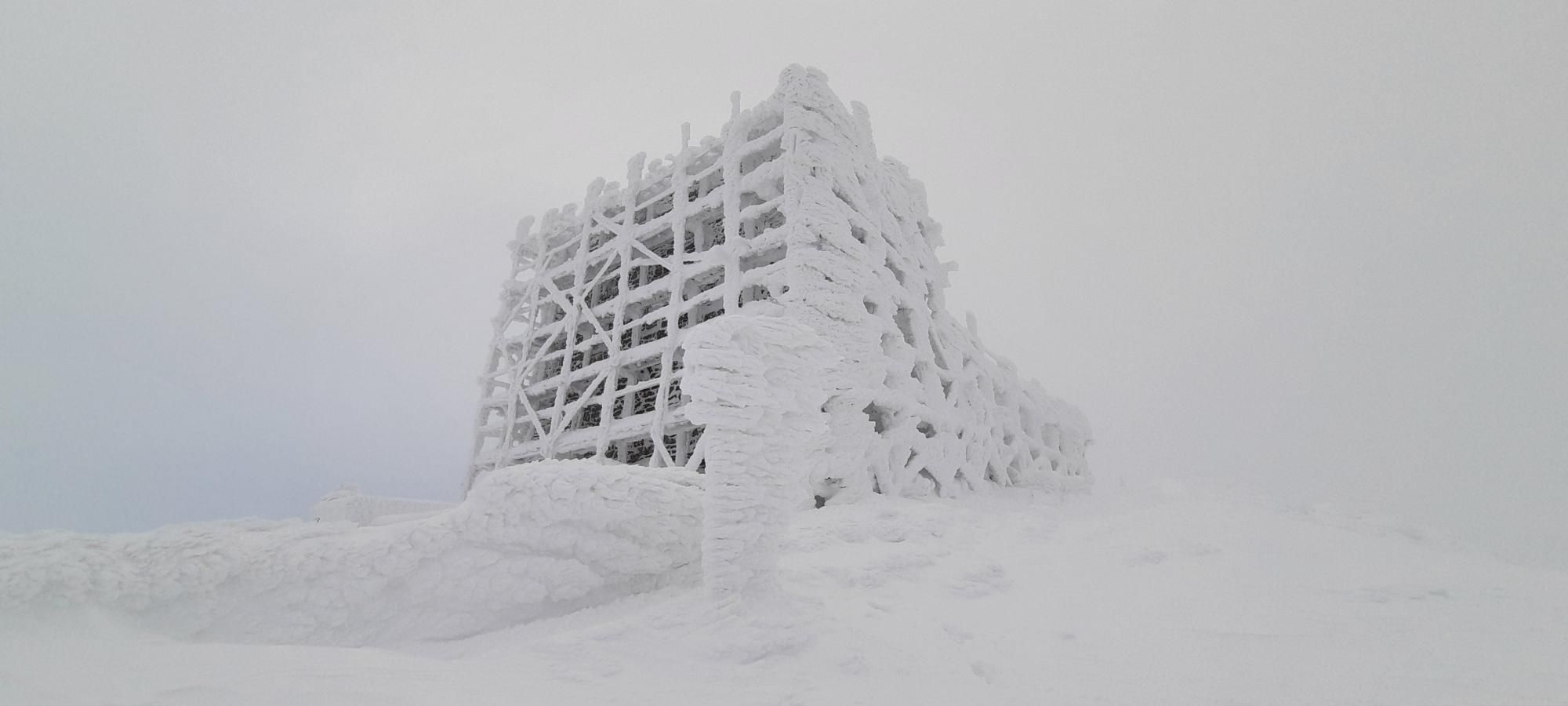 Карпати завалило снігом: місцями насипало майже 1,5 метра - Україна новини - 24 Канал