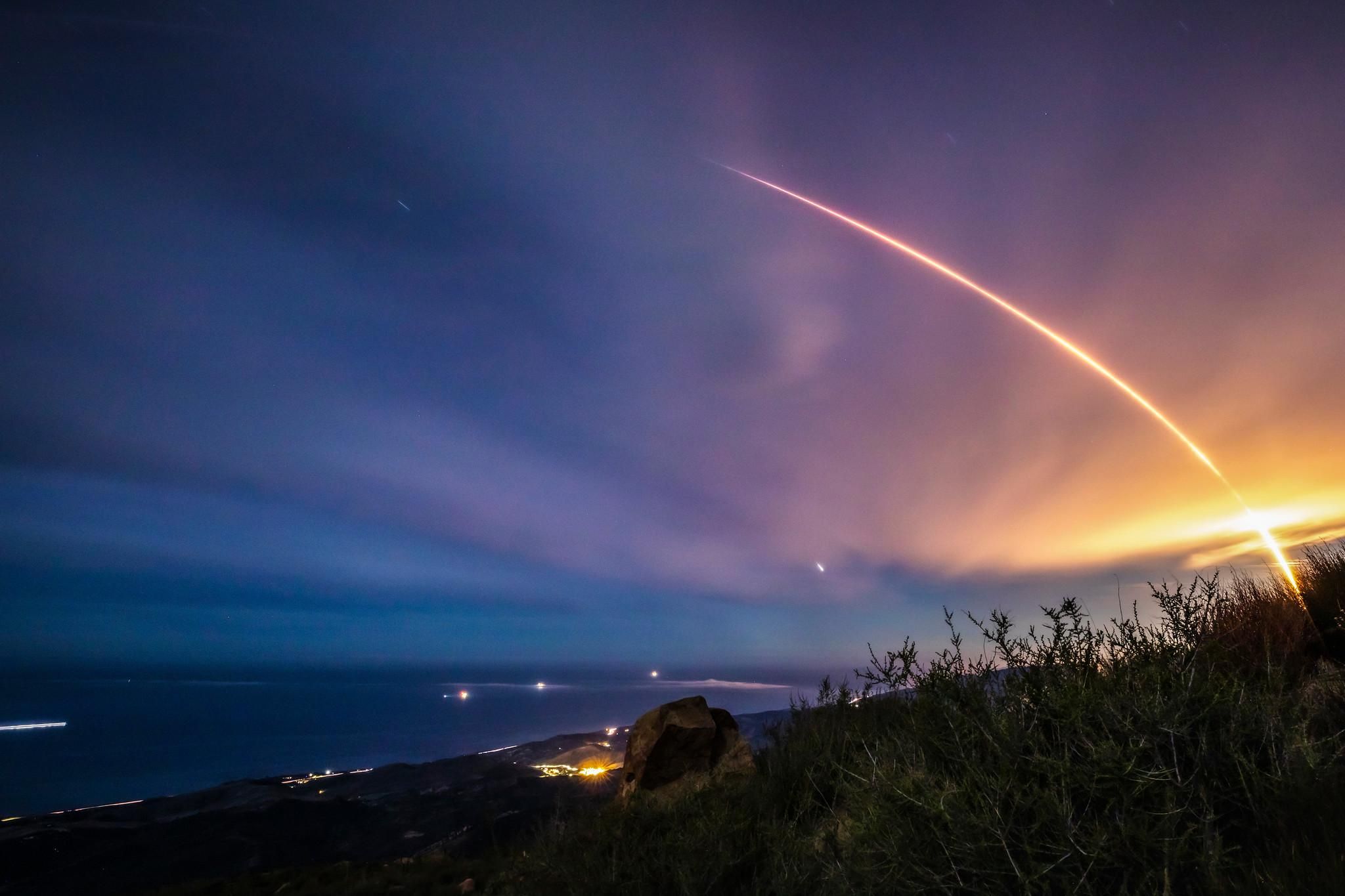 Дважды за сутки: очередной рекорд SpaceX Дважды за сутки: очередной рекорд SpaceX