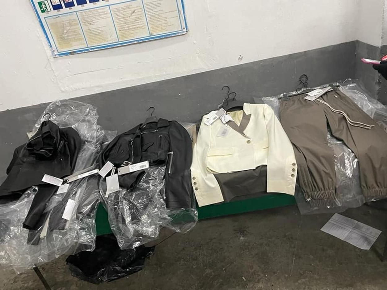 Мішки брендового одягу серед секонд-хенду: митники знайшли контрабанду на 1,3 мільйона гривень - Новини Львова - Львів Мішки брендового одягу серед секонд-хенду: митники знайшли контрабанду на 1,3 мільйона гривень - Новини Львова - Львів