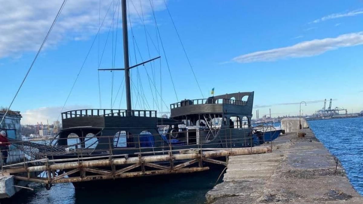 В Одессе нетрезвая женщина угнала яхту и совершила на ней ДТП В Одессе нетрезвая женщина угнала яхту и совершила на ней ДТП