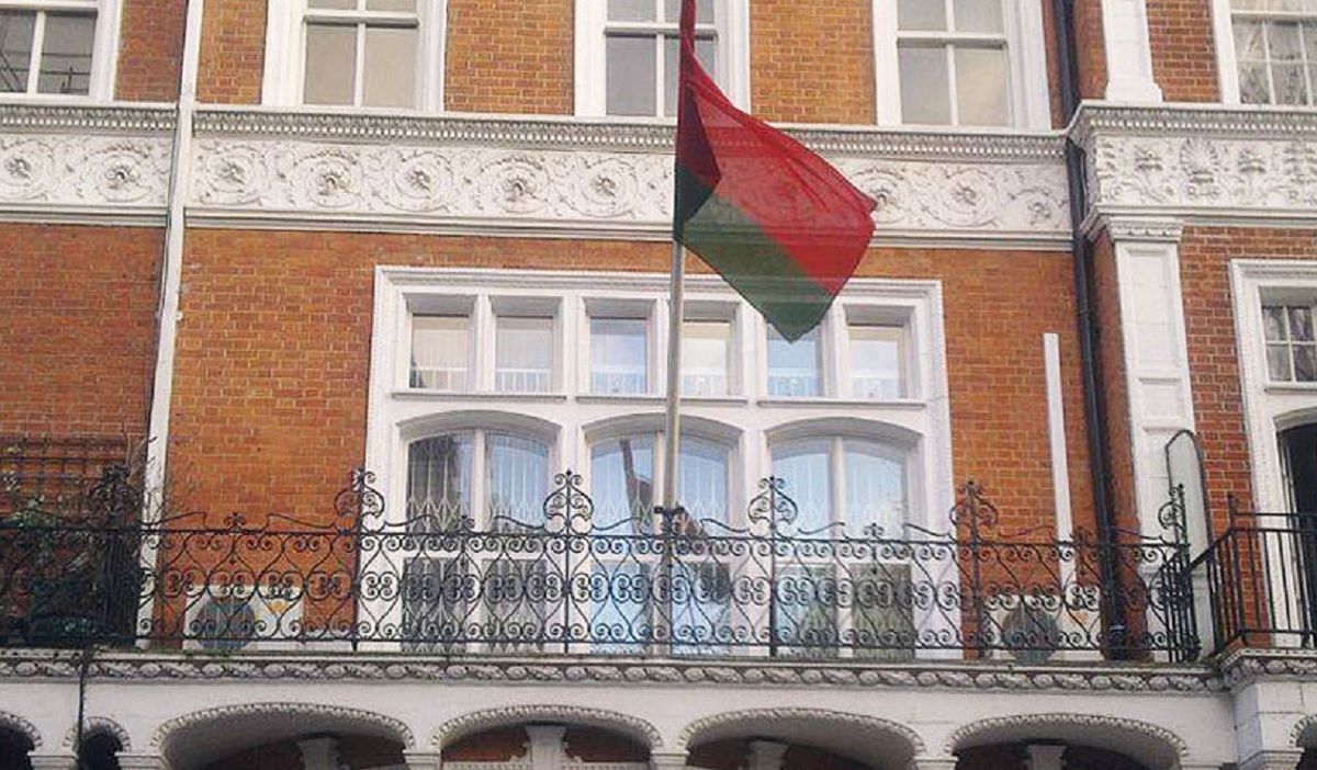 Беларусь заявила о нападении на ее посольство в Лондоне и избиении консула Беларусь заявила о нападении на ее посольство в Лондоне и избиении консула