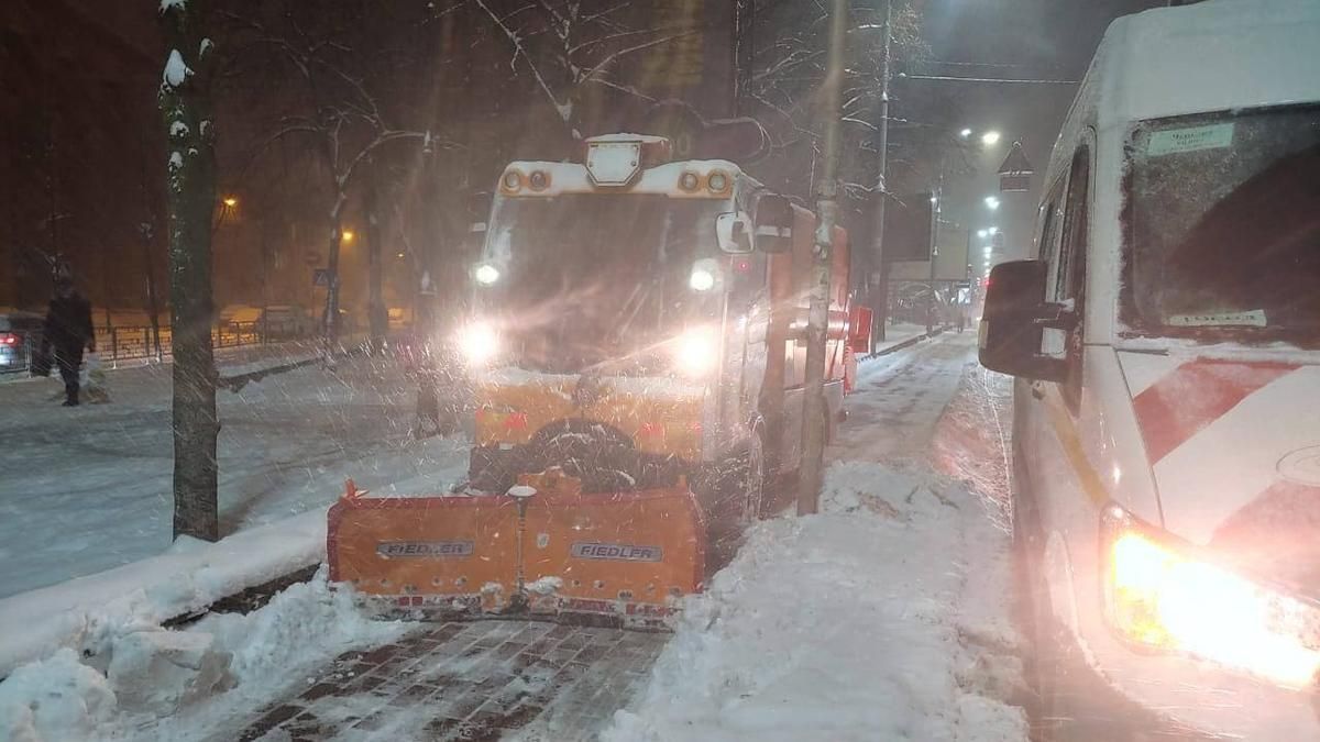 Доведеться працювати майже всю ніч: вулиці Києва розчищають 300 одиниць спецтехніки - Новини Київ - Київ Доведеться працювати майже всю ніч: вулиці Києва розчищають 300 одиниць спецтехніки - Новини Київ - Київ