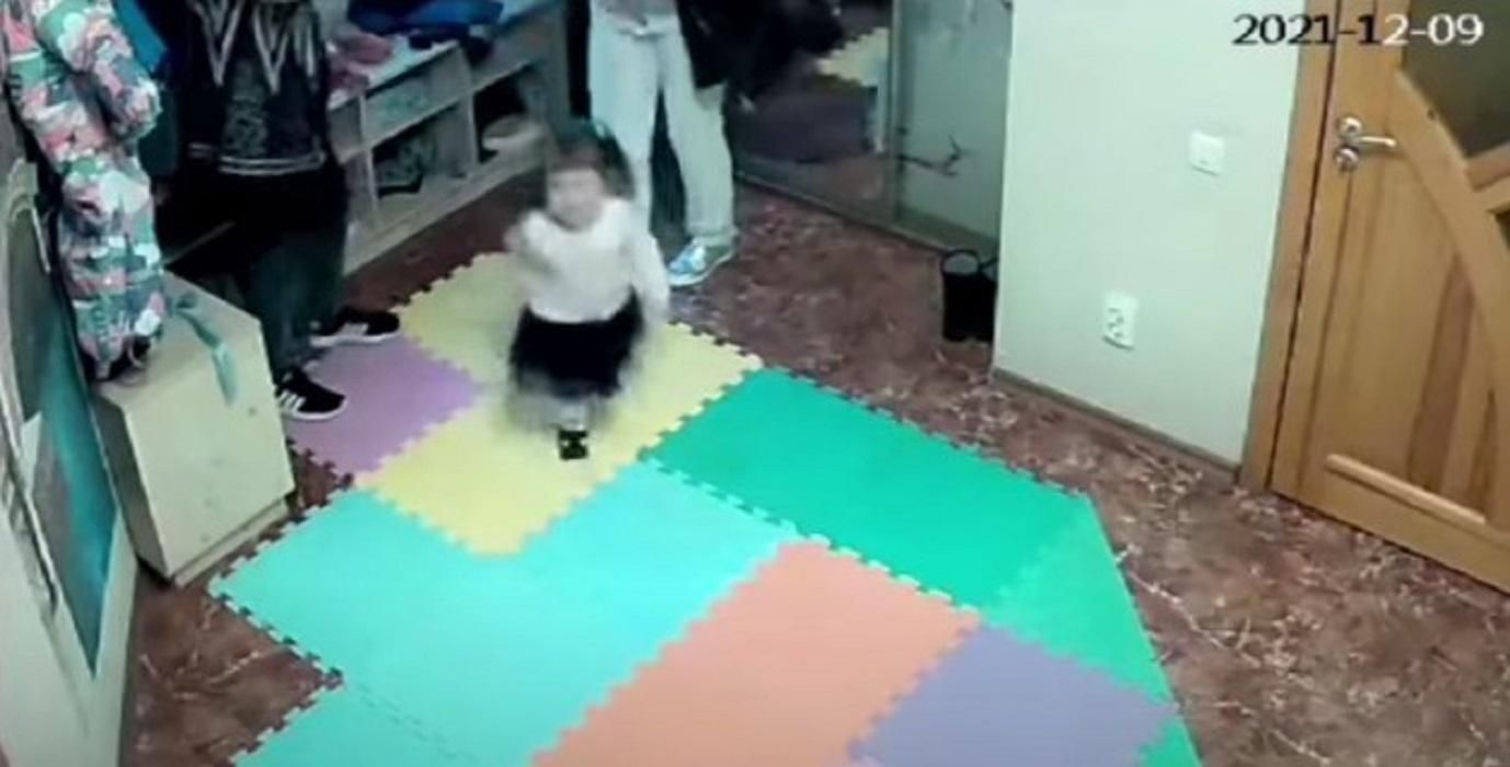 В Ірпені директорка та вихователька приватного дитсадка побилися на очах у дітей - Новини Київ - Київ В Ірпені директорка та вихователька приватного дитсадка побилися на очах у дітей - Новини Київ - Київ