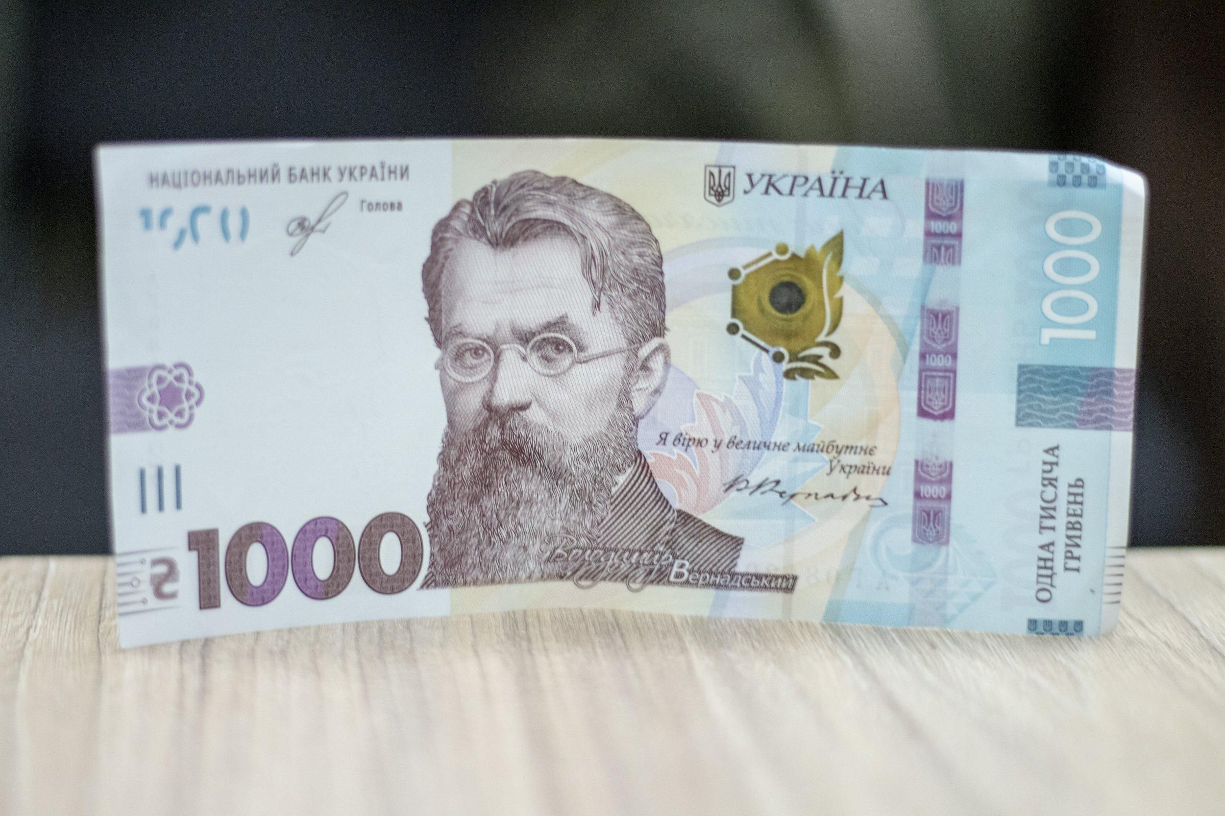 Украинцы засуетились: на что чаще всего тратят "тысячу Зеленского"