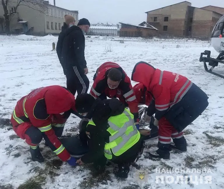 Поліцейський вертоліт доправив до львівських лікарень 2 пацієнтів з інсультом Поліцейський вертоліт доправив до львівських лікарень 2 пацієнтів з інсультом