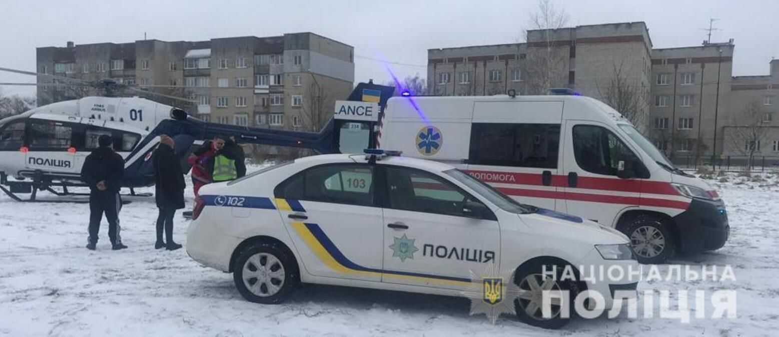 Полицейский вертолет доставил 2 пациентов с инсультом во львовские больницы