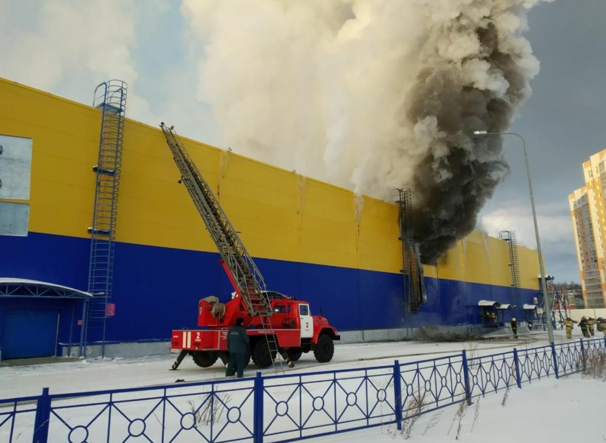 "Все згоріло": в Росії сталася масштабна пожежа в супермаркеті - Новини росії - 24 Канал