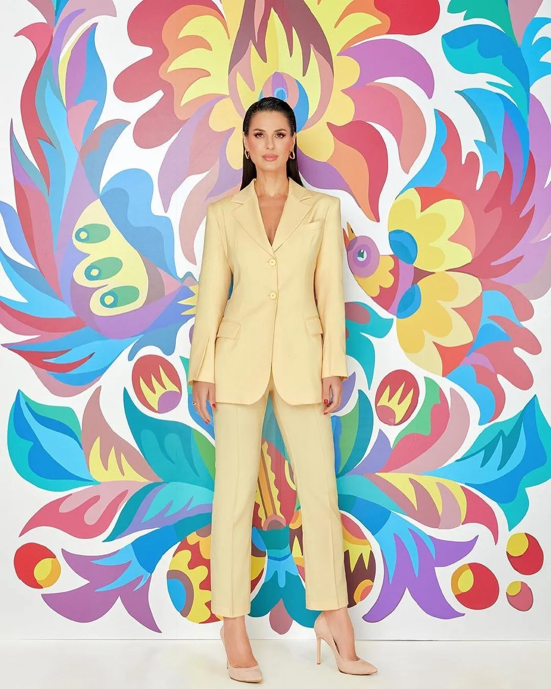 Маша Єфросиніна в лимонному костюмі за 9,5 тисяч гривень Маша Єфросиніна в лимонному костюмі за 9,5 тисяч гривень