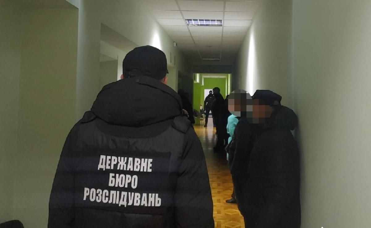 ГБР провело обыски в компаниях, которые связывают с мэром Чернигова Атрошенко ГБР провело обыски в компаниях, которые связывают с мэром Чернигова Атрошенко