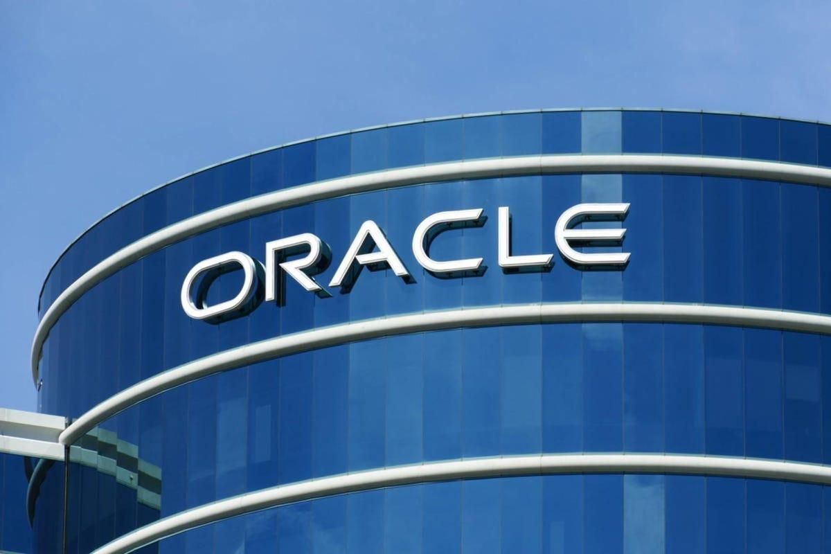 Oracle планирует выкупить Cerner