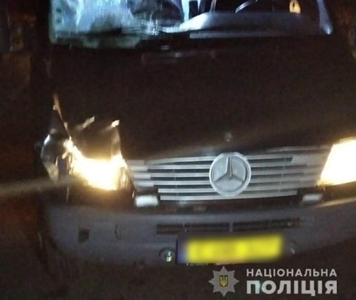 Под Одессой автобус сбил насмерть мужчину, который перебегал трассу