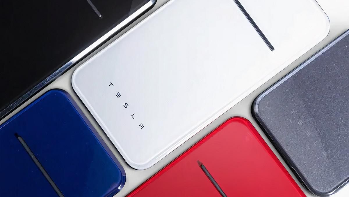 Tesla выпустила беспроводной пауэрбанк Wireless Portable Charger 2.0 – его мгновенно раскупили