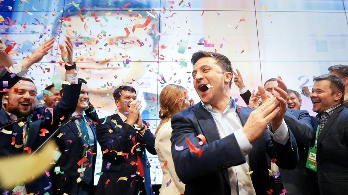 В Гуту вже не поїдуть, – журналіст розповів про "секретний" новорічний корпоратив "слуг" - 24 Канал В Гуту вже не поїдуть, – журналіст розповів про "секретний" новорічний корпоратив "слуг" - 24 Канал