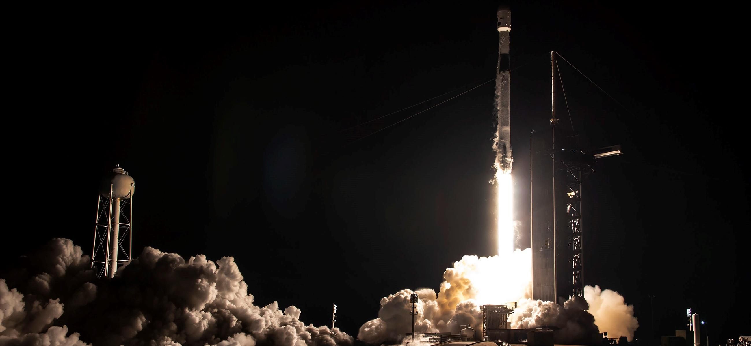 100 раз: SpaceX совершила юбилейную мягкую посадку первой ступени ракеты Falcon 9