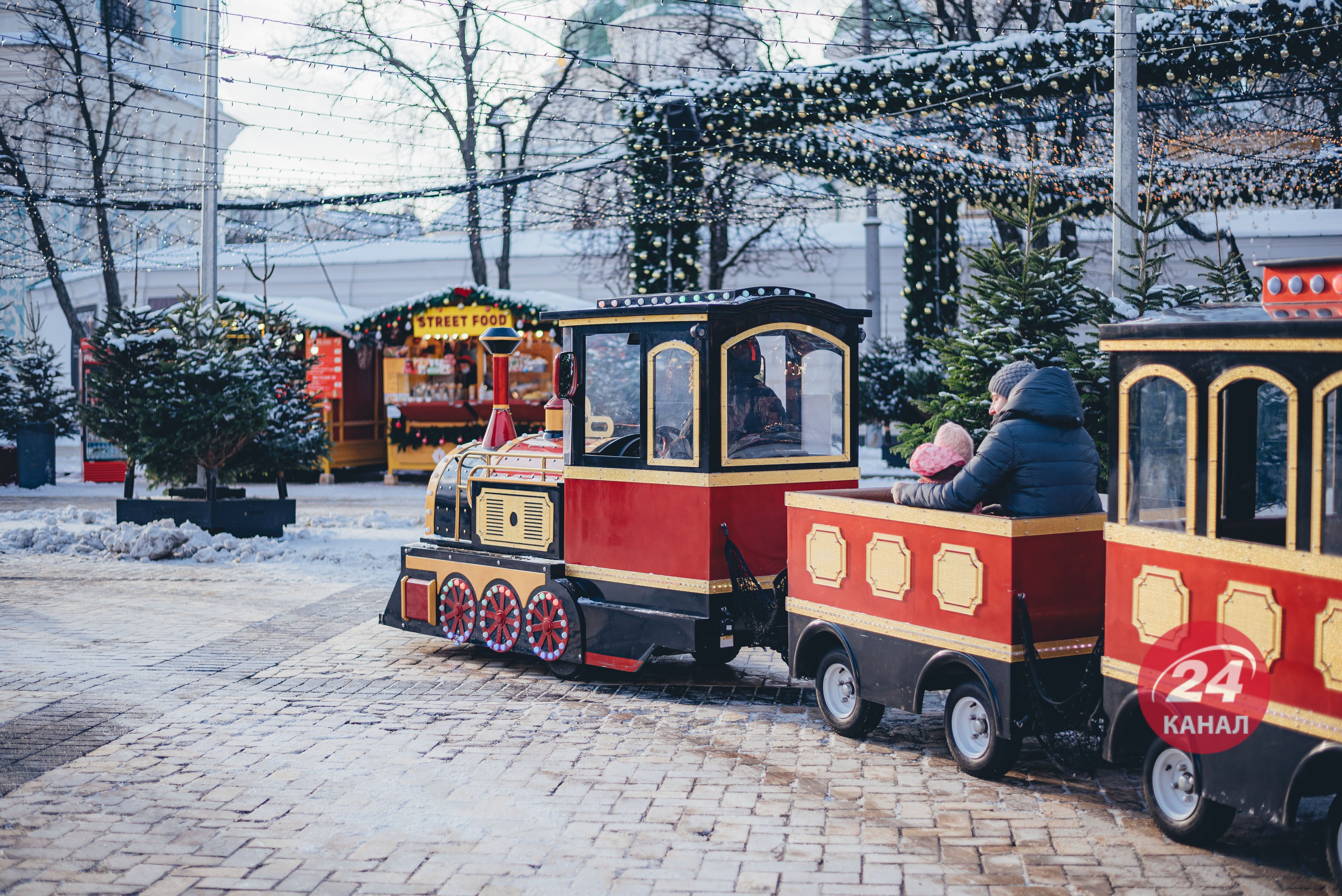 Сколько украинцы потратят на новогодний стол и что будут дарить родным: опрос Сколько украинцы потратят на новогодний стол и что будут дарить родным: опрос