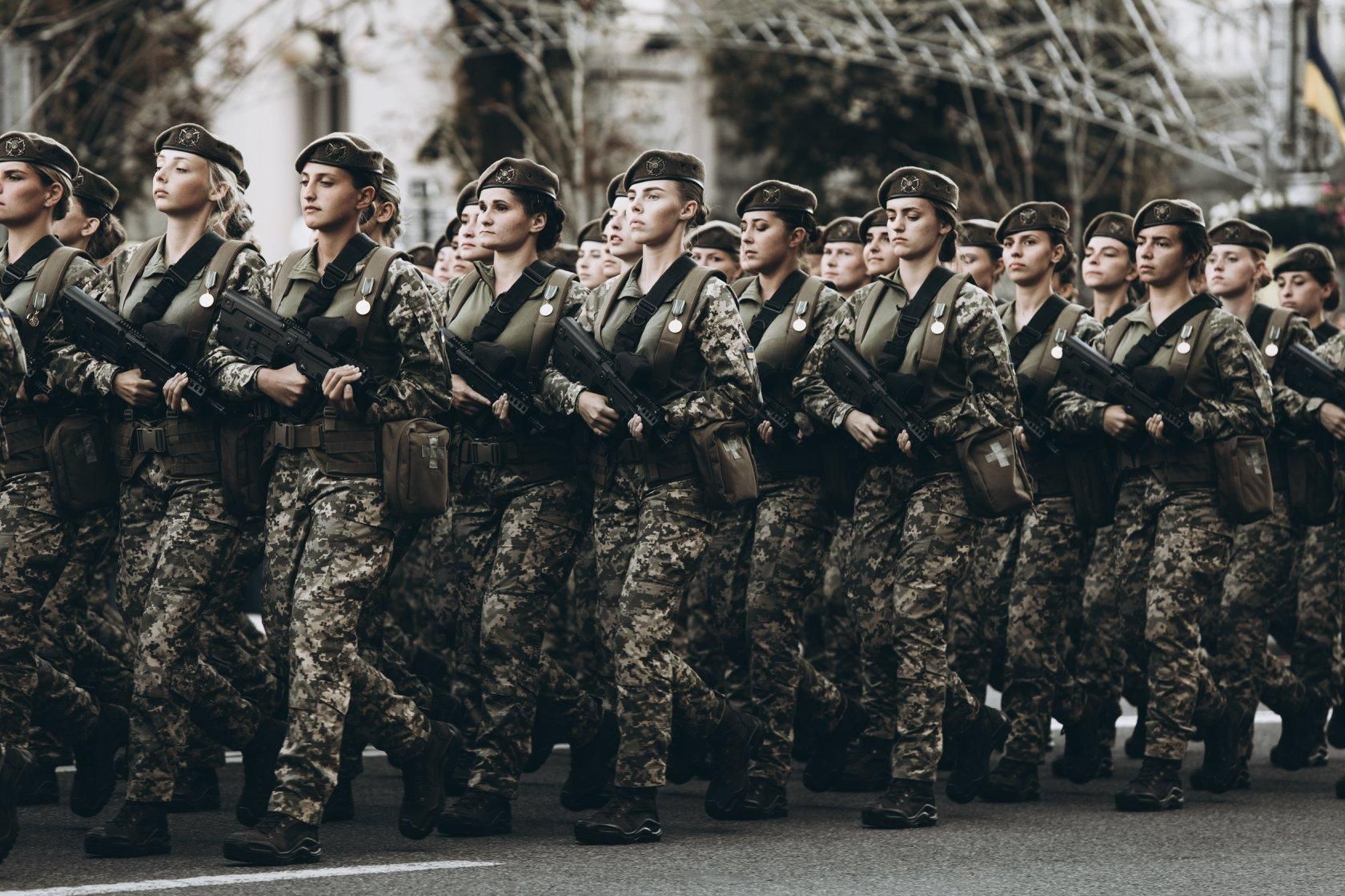 В Міноборони пояснили, чому збільшили спеціальності, які зобов'язують жінок стати на облік - 24 Канал