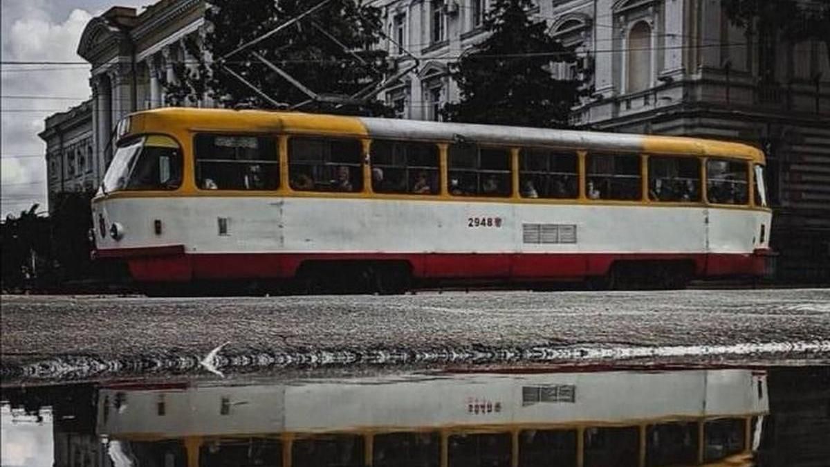 Незвичайна ДТП: в Одесі нетвереза жінка "збила" трамвай - Одеса