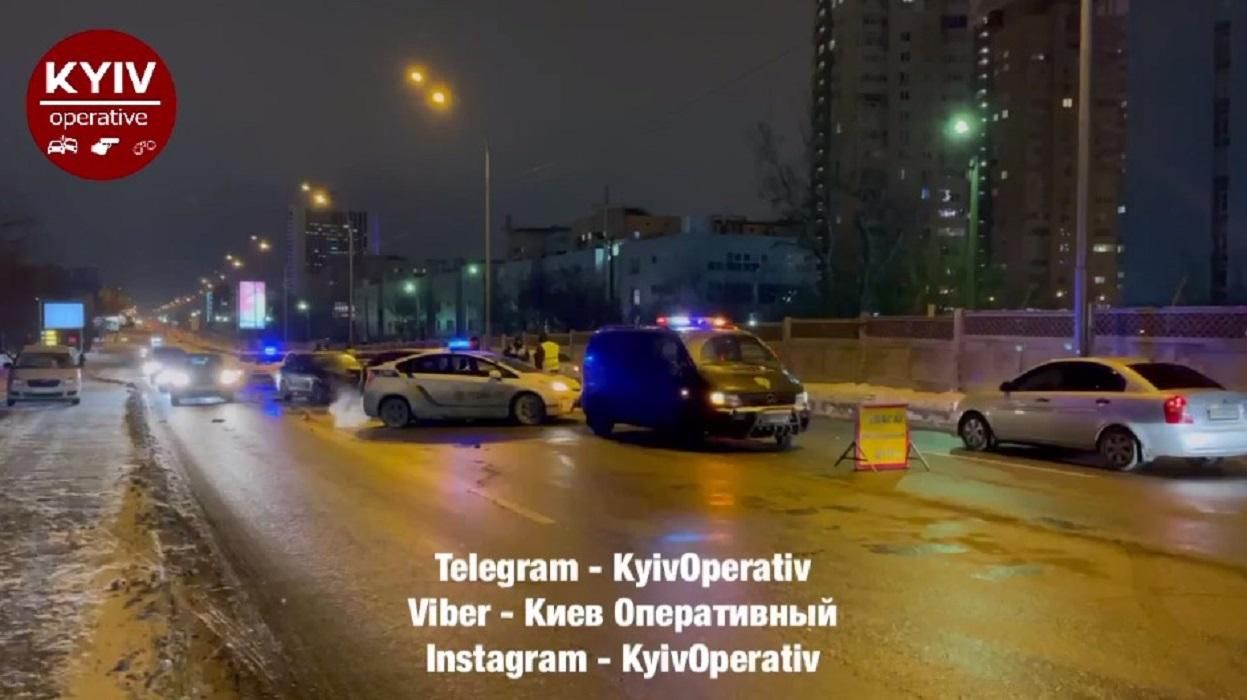 На Броварському проспекті сталася карколомна ДТП із трьома машинами - Новини Києва - Київ