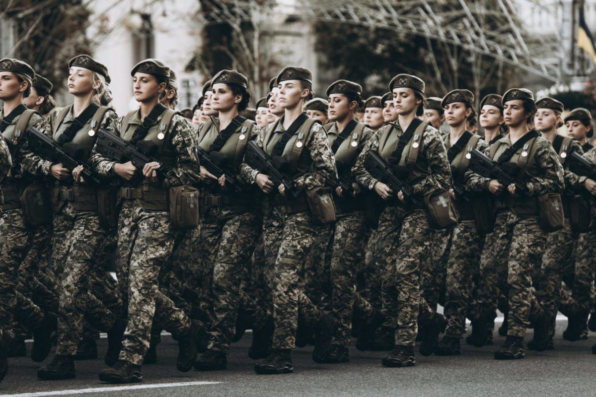 Як і коли жінкам ставати на військовий облік: які документи потрібні - Україна новини - 24 Канал