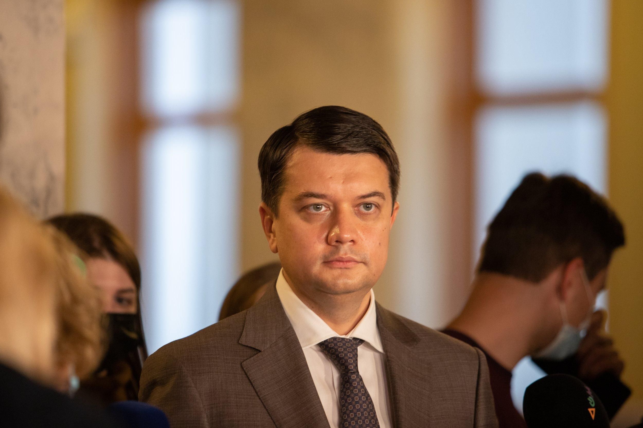 Разумков під'їдатиме рейтинг "слуг", і не тільки їхній, – політолог - 24 Канал Разумков під'їдатиме рейтинг "слуг", і не тільки їхній, – політолог - 24 Канал