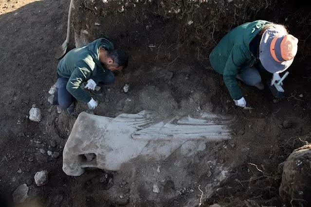 В Турции обнаружили древние статуи мужчин
