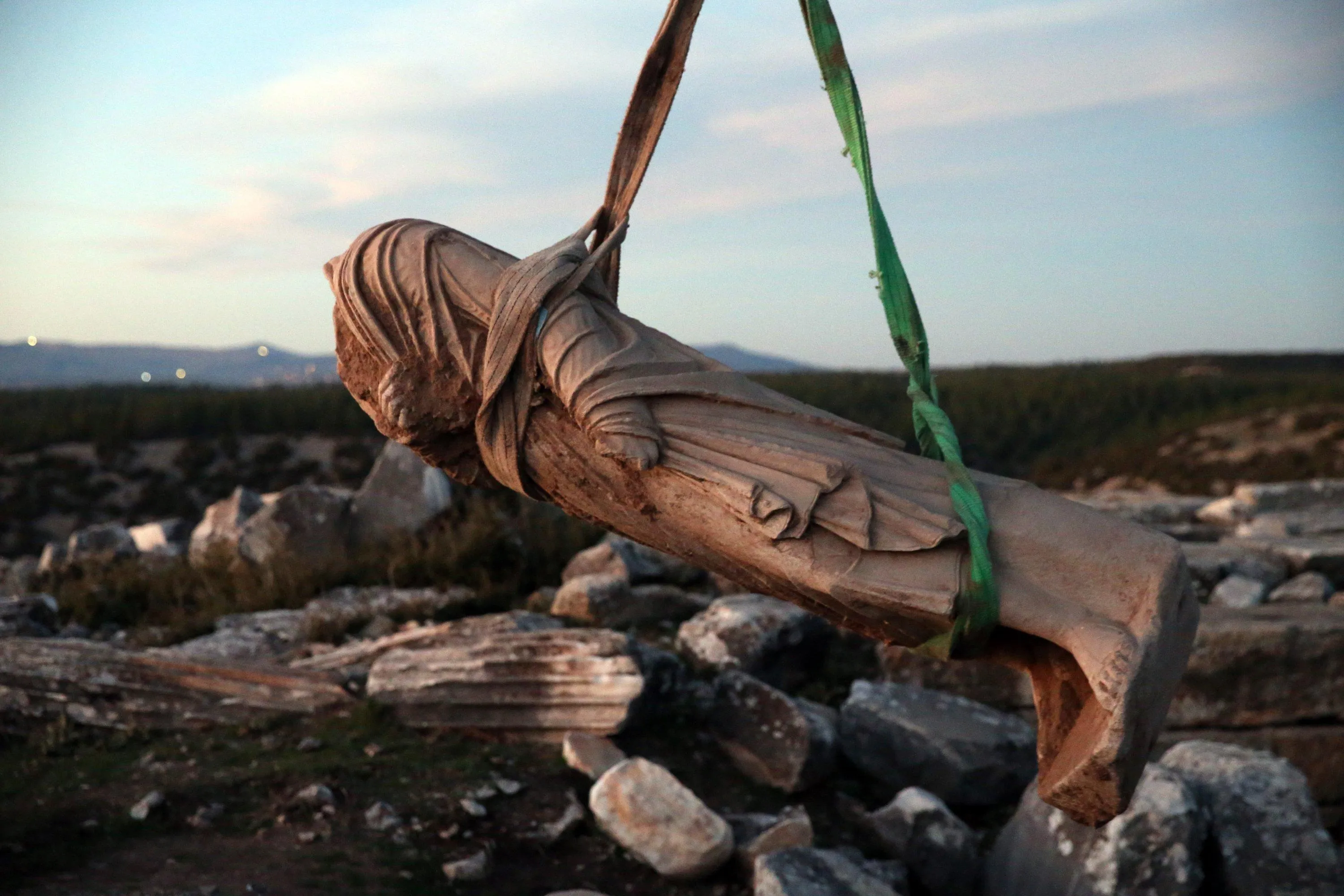 В Туреччині знайшли стародавні статуї чоловіків В Туреччині знайшли стародавні статуї чоловіків