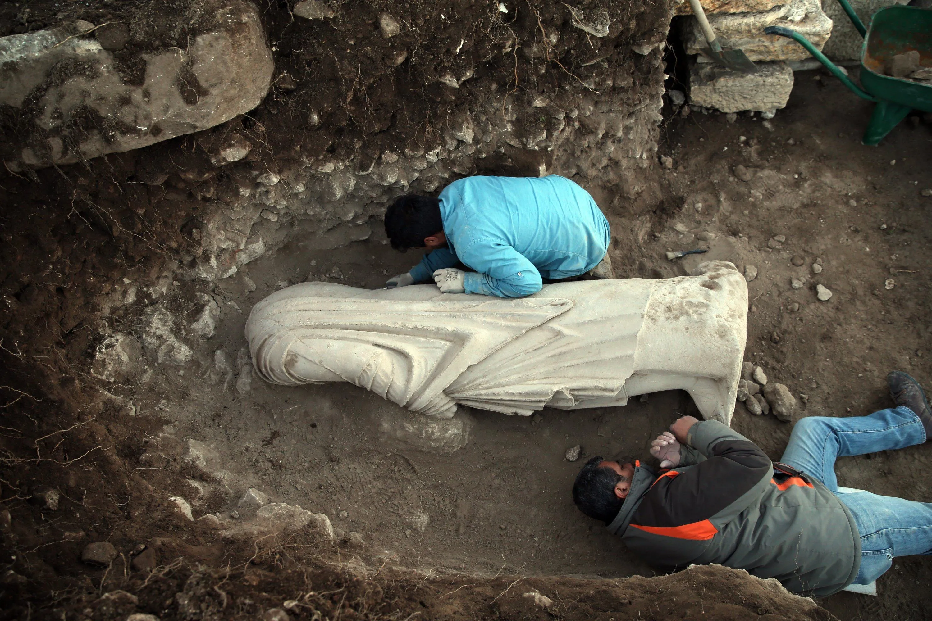 В Туреччині знайшли стародавні статуї чоловіків