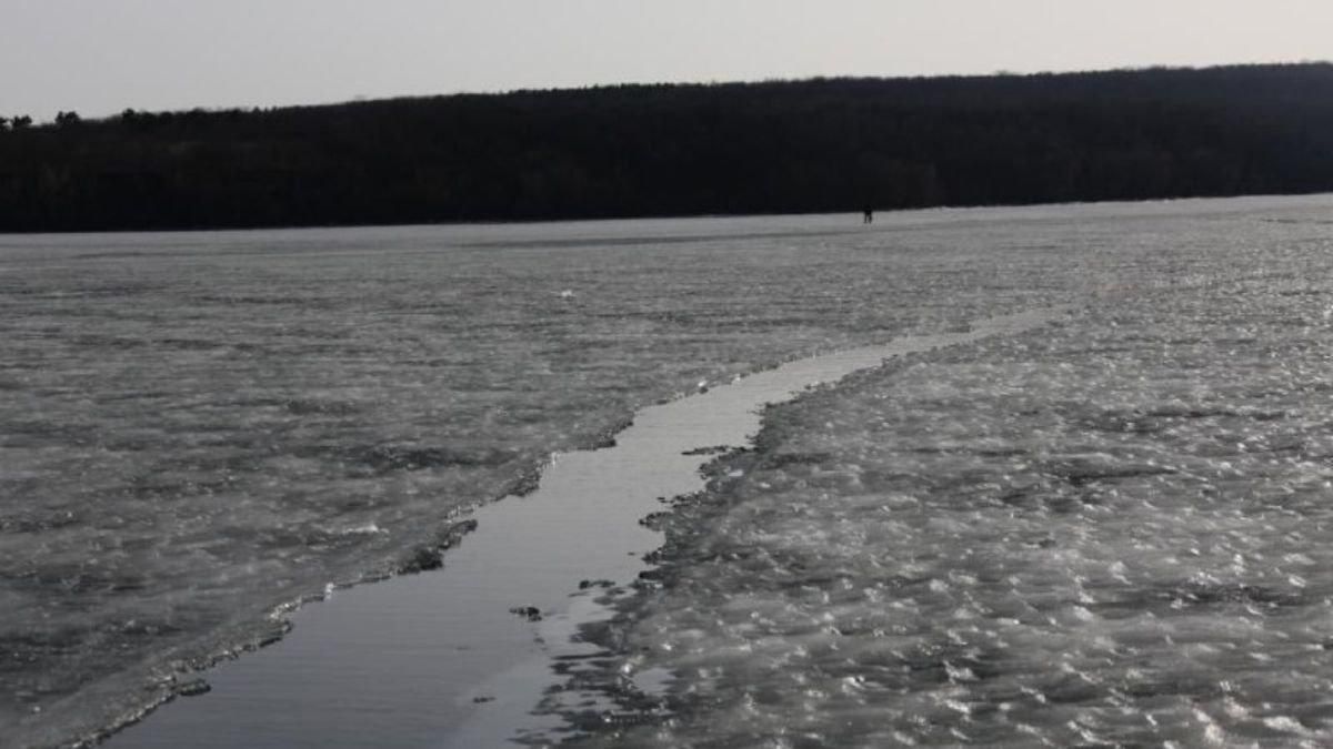 Играли на льду: в Херсонской области на пруду утонули двое детей