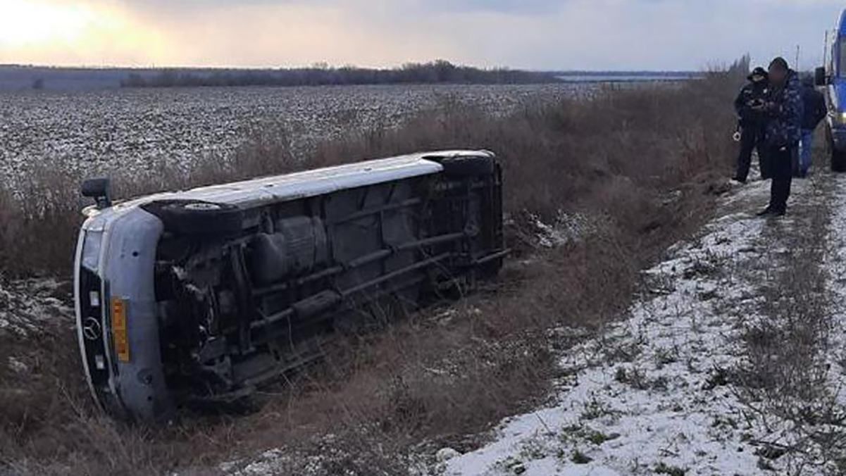 У Запорізькій області перекинувся автобус з 20 підлітками-спортменами - Україна новини - 24 Канал У Запорізькій області перекинувся автобус з 20 підлітками-спортменами - Україна новини - 24 Канал