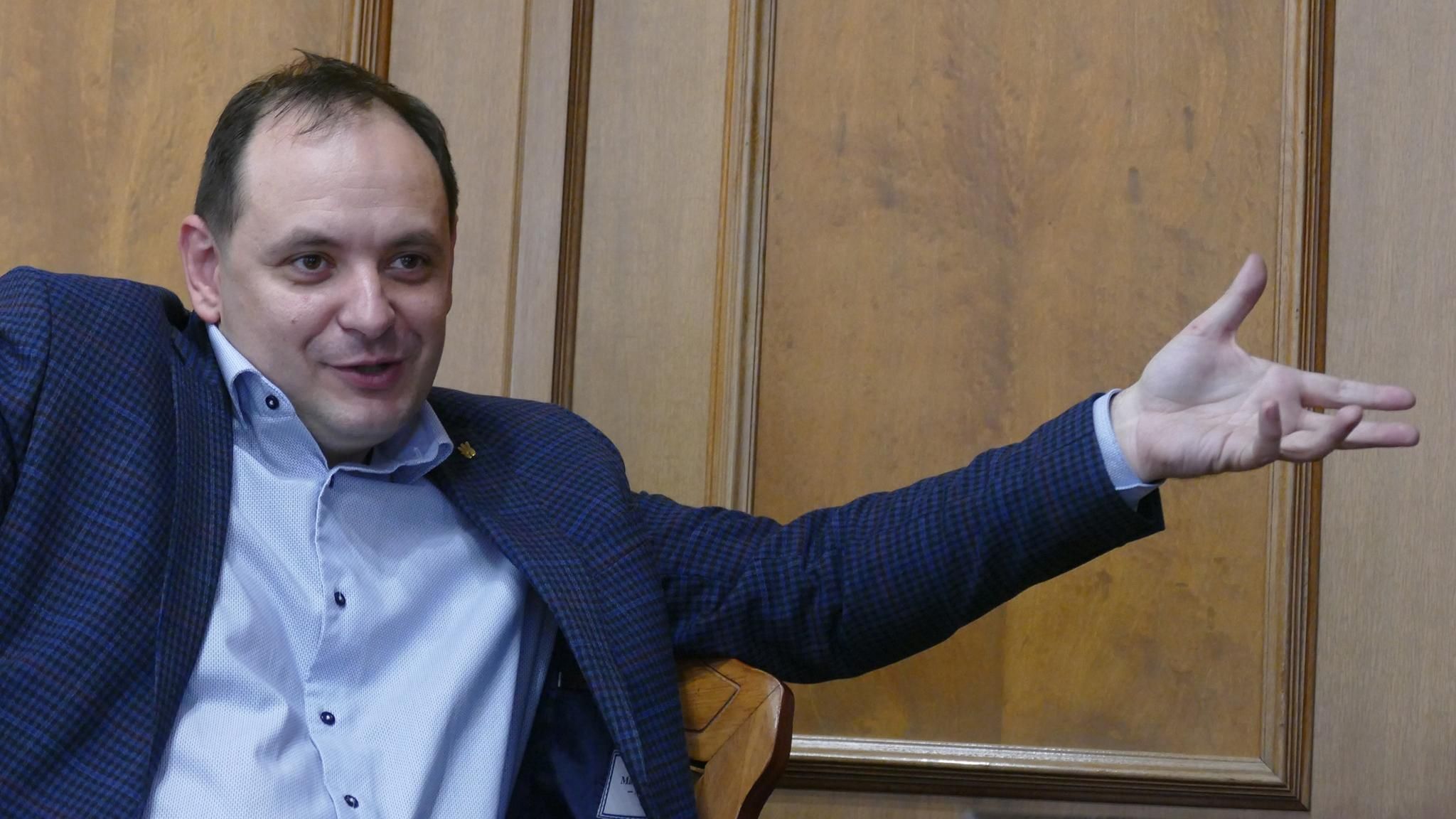 Застряг і запізнився на прямий ефір: Марцінків знову потрапив у конфуз через зламаний ліфт - Україна новини - 24 Канал Застряг і запізнився на прямий ефір: Марцінків знову потрапив у конфуз через зламаний ліфт - Україна новини - 24 Канал