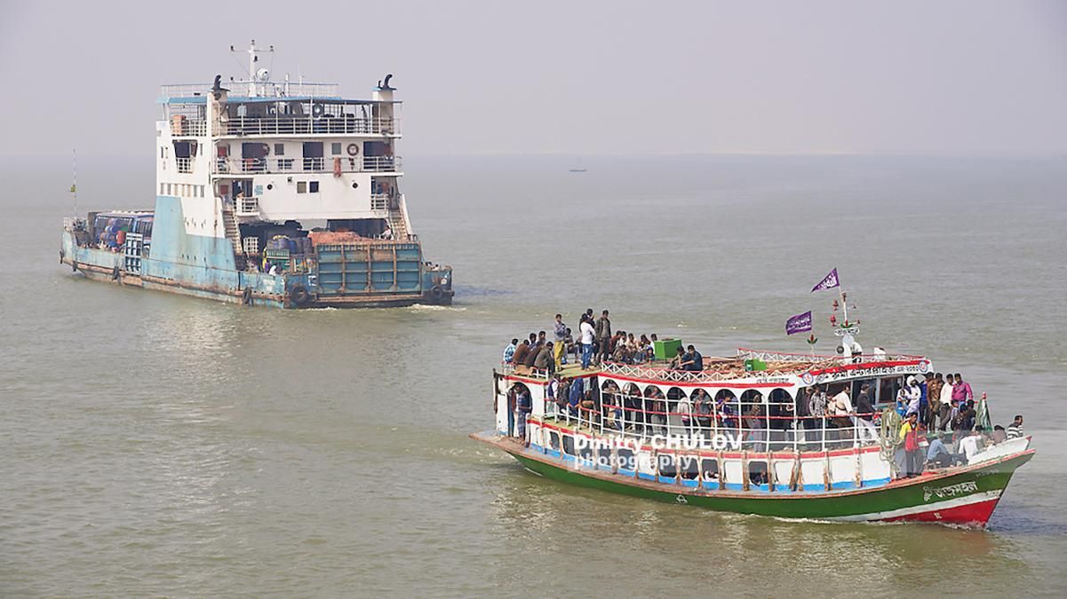 По меньшей мере 27 человек погибли и 100 ранены в результате пожара на пароме в Бангладеш - 24 Канал По меньшей мере 27 человек погибли и 100 ранены в результате пожара на пароме в Бангладеш - 24 Канал