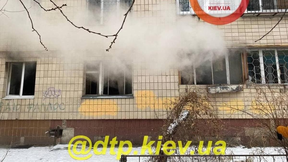 На Куреневке в Киеве в квартире незрячего произошел серьезный пожар
