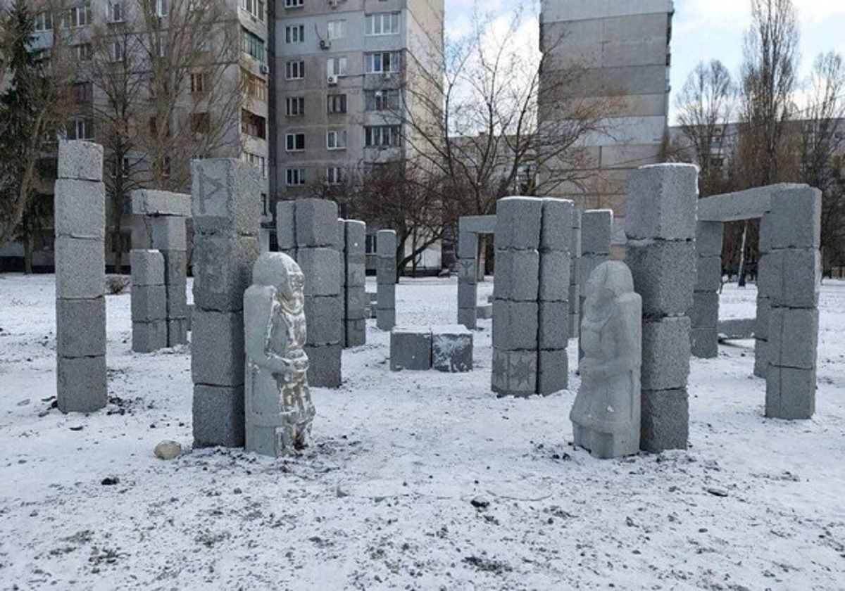 В Харькове за полтора миллиона гривен установили арт-объект в виде Стоунхенджа