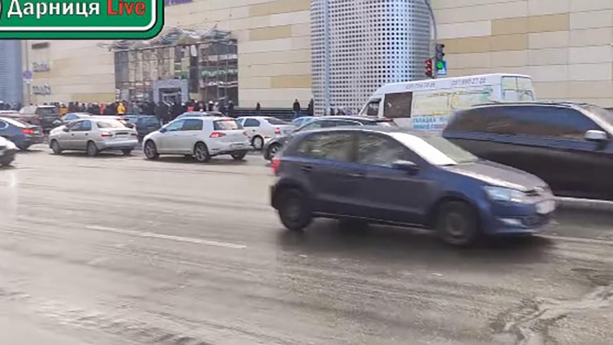 Рождественское минирование: в Киеве из ТРЦ эвакуировали около тысячи человек Рождественское минирование: в Киеве из ТРЦ эвакуировали около тысячи человек