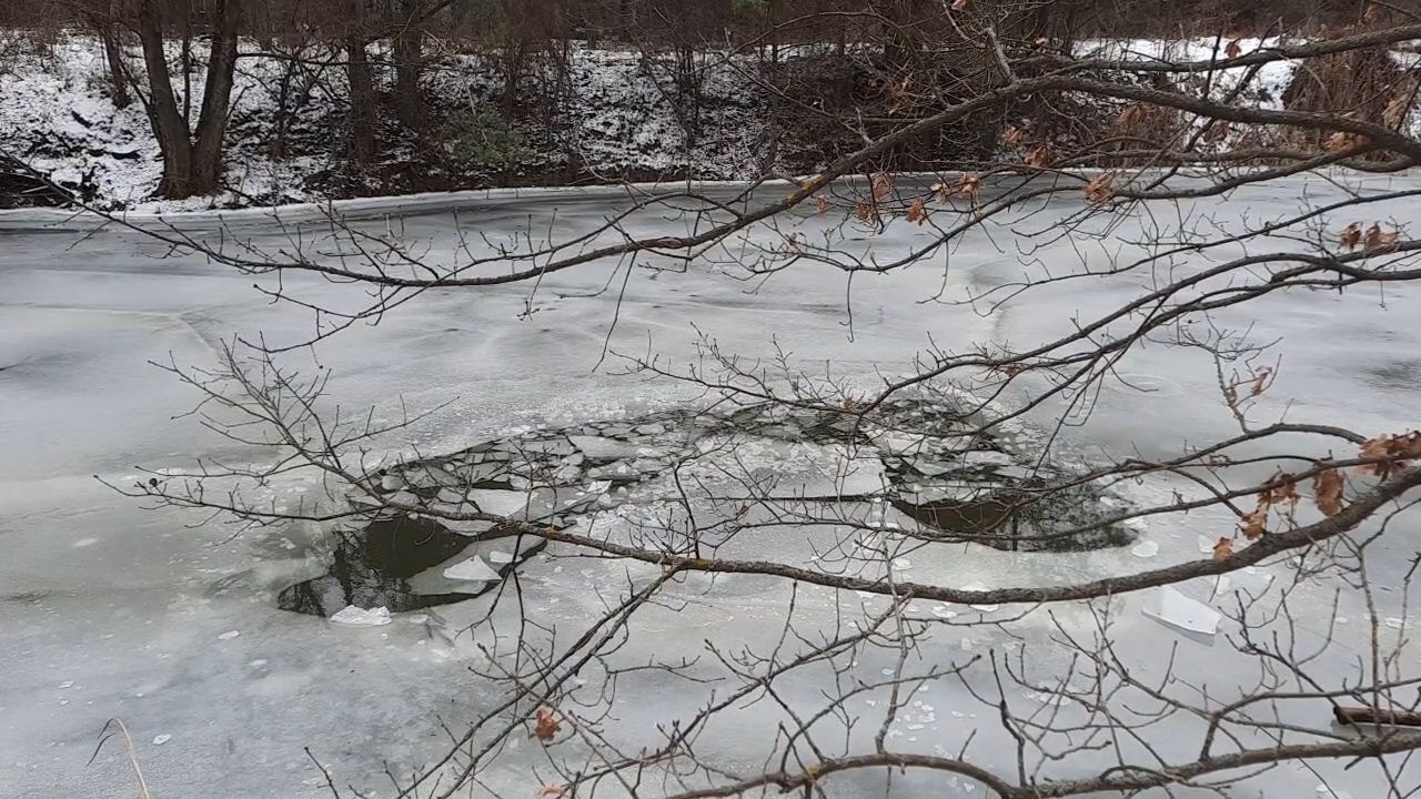 В Черкассах курсанты института пожарной безопасности спасли двух рыбаков В Черкассах курсанты института пожарной безопасности спасли двух рыбаков