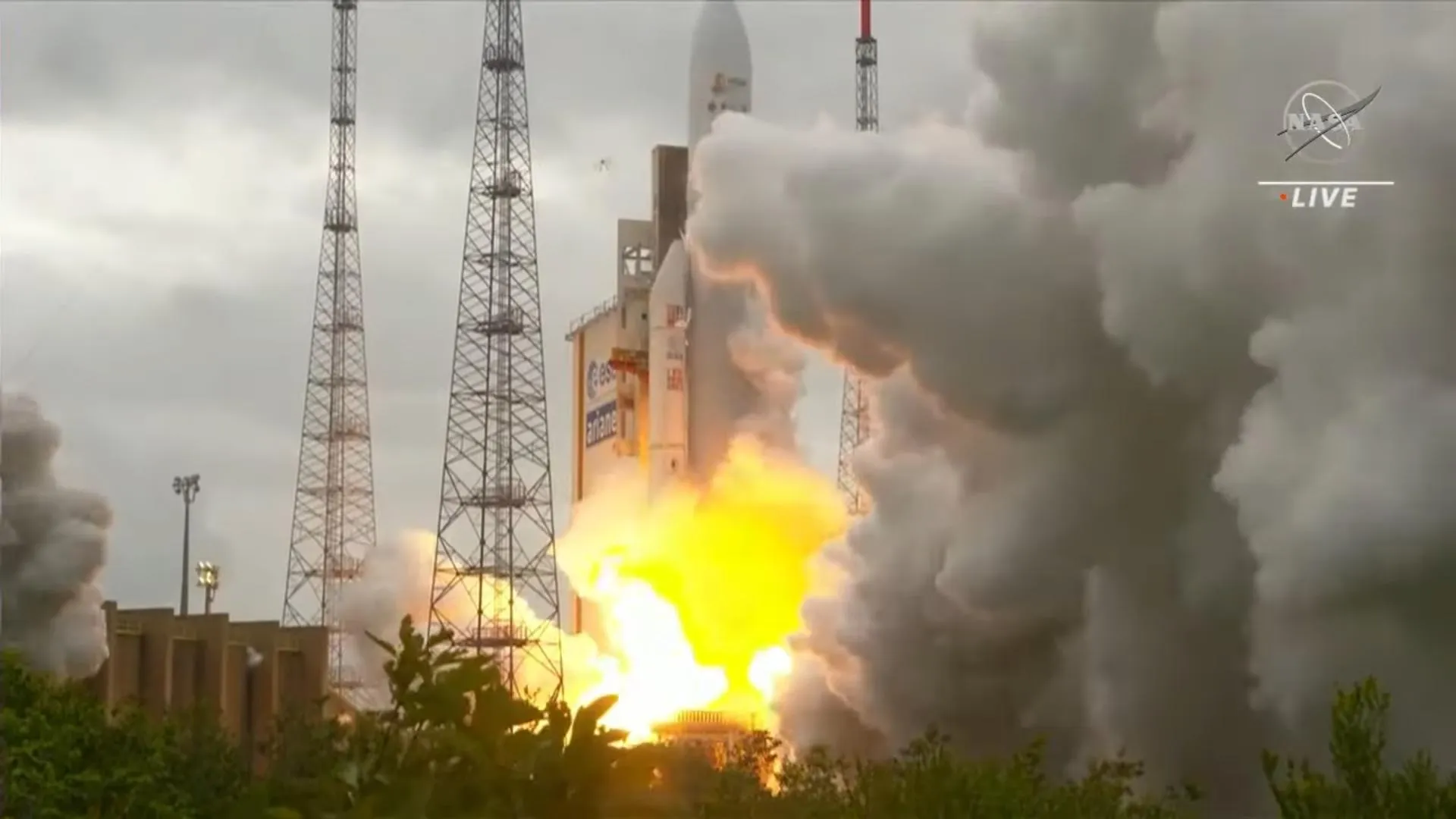 Момент старту ракети-носія Момент старту ракети-носія