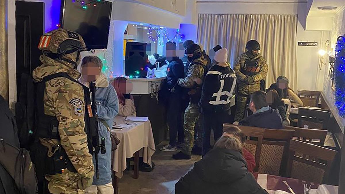 Псевдоужин за несколько тысяч: полиция "накрыла" киевских аферистов из тиндера Псевдоужин за несколько тысяч: полиция "накрыла" киевских аферистов из тиндера