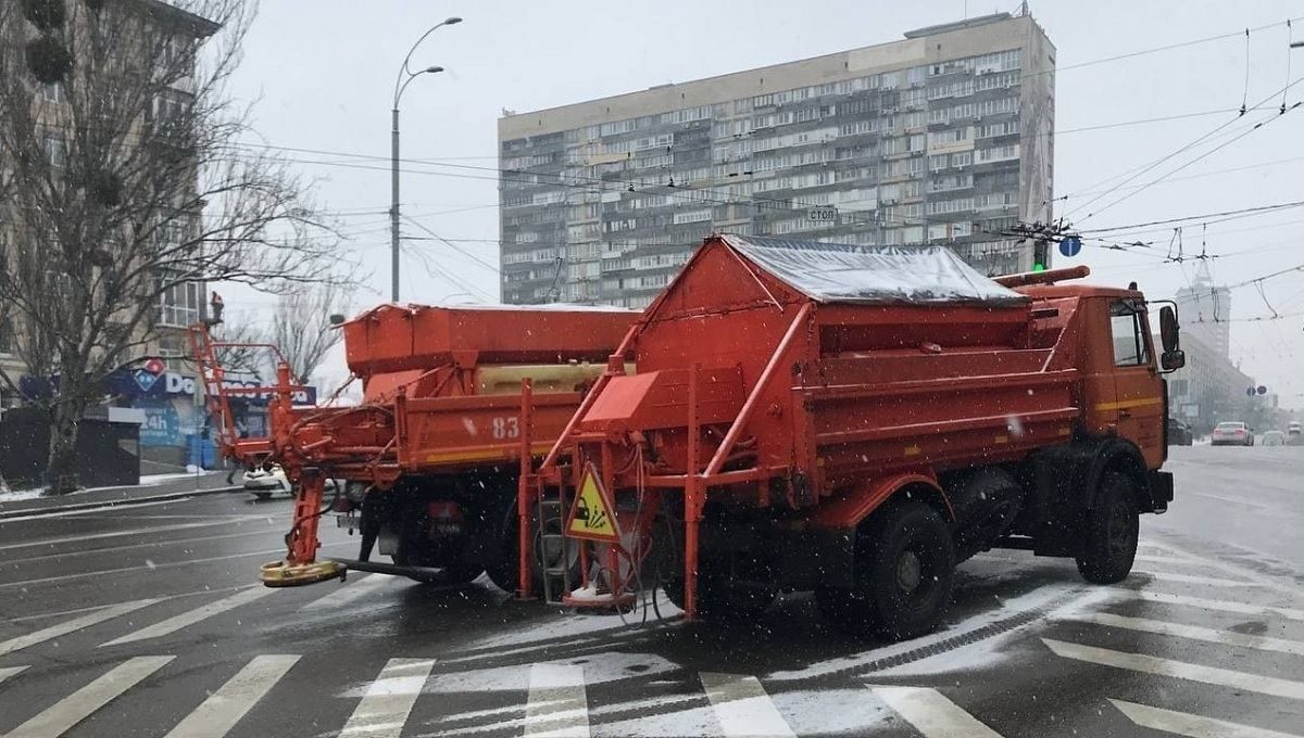 У Києві буде слизько на дорогах: водіїв просять не користуватися авто - Київ