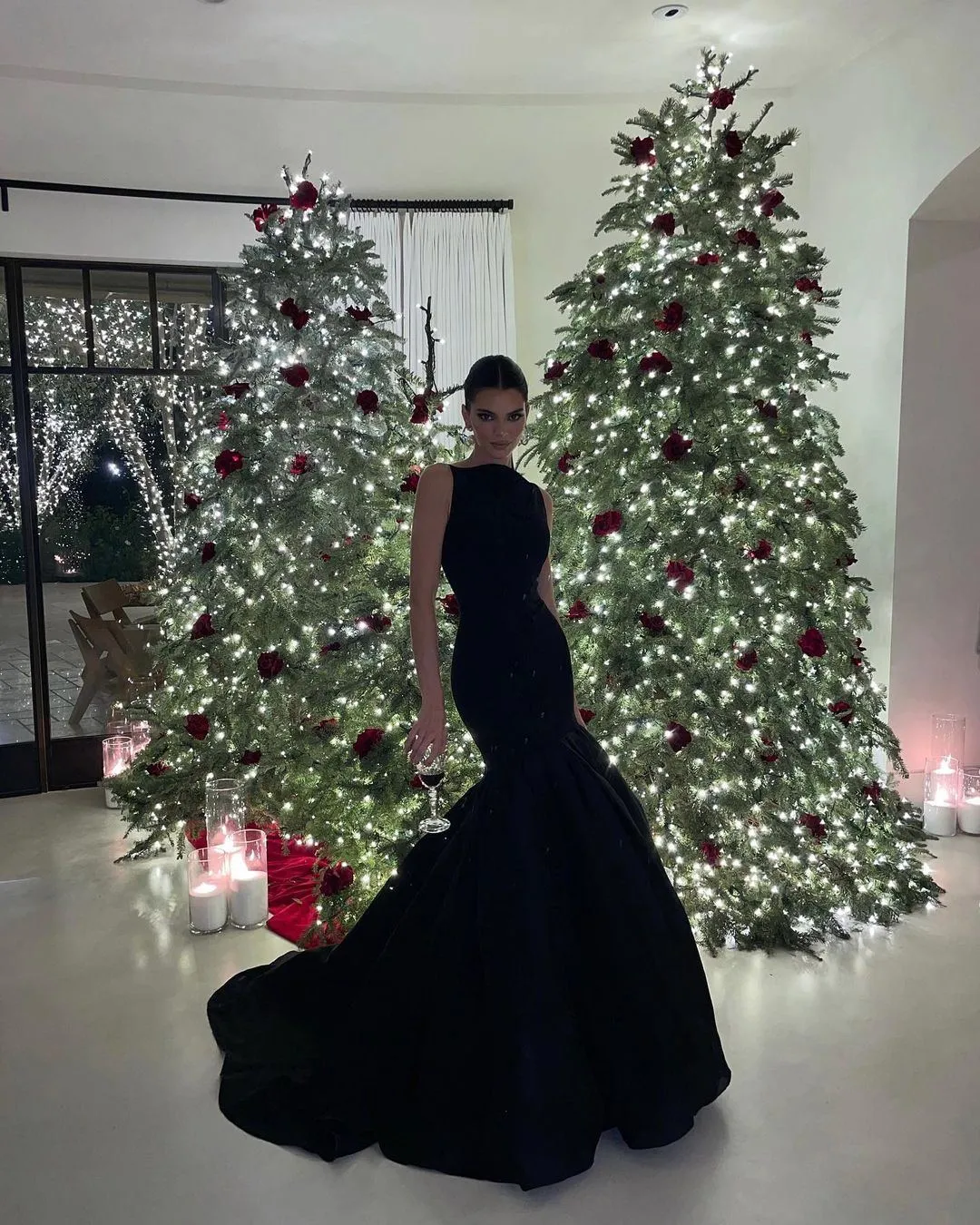 Кендалл Дженнер у вечірній сукні на Різдво